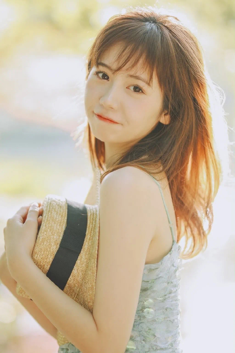 极品清纯美女吊带甜美小清新写真图片