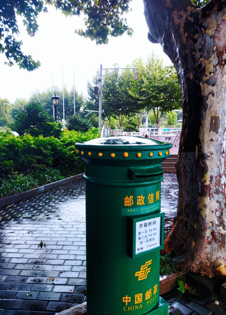 街边的邮筒