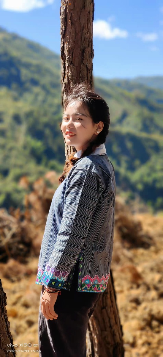 白宏哈尼族姑娘