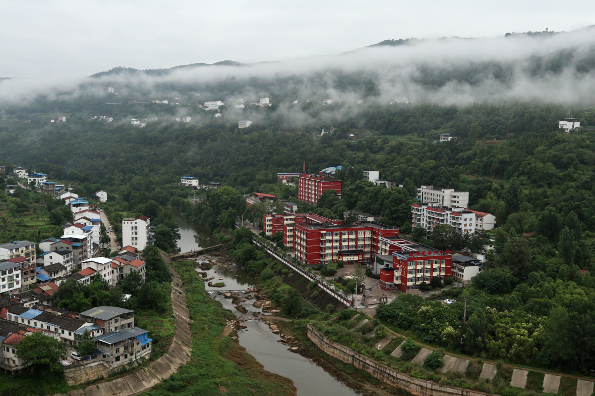 仙境般的剑阁中学