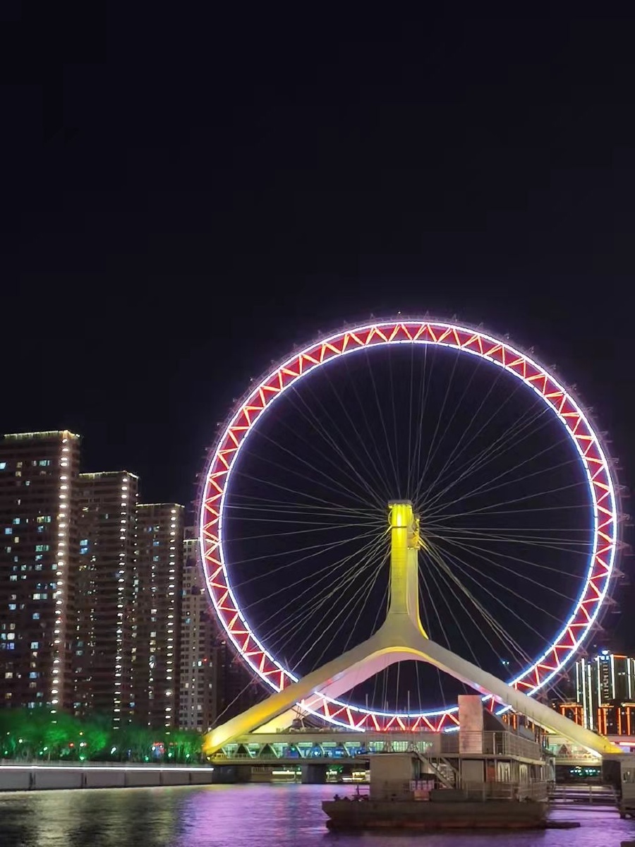 与建筑相融的天津之眼摩天轮