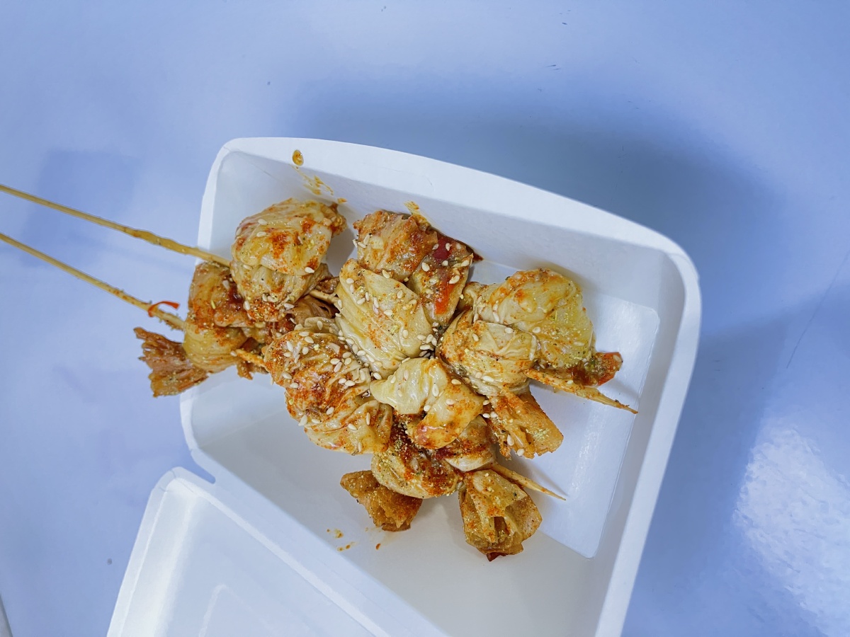 豆蔻油炸控油后抹上特色秘制酱料好好吃