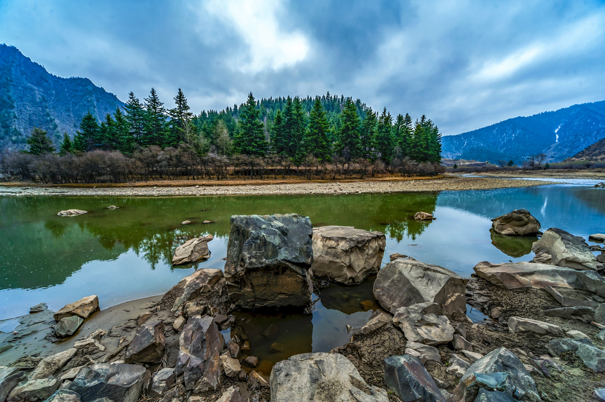 水流改道后河床成为一处浅滩