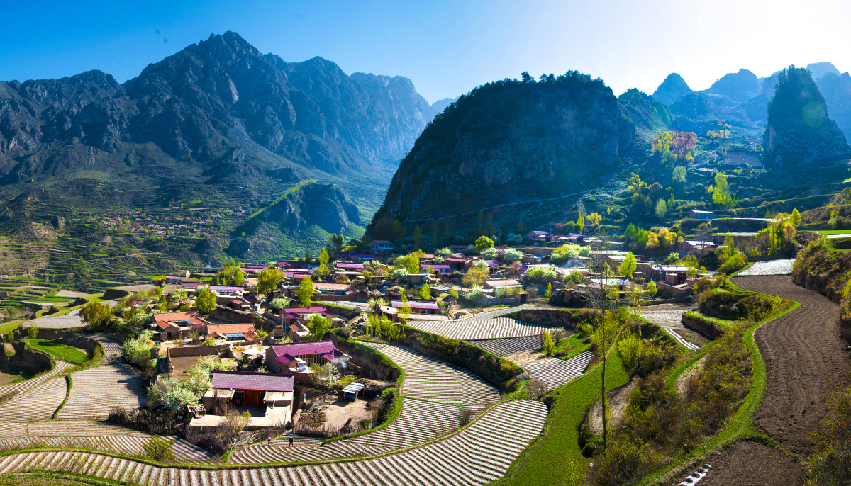 一座叫包舍口阴坡的山村摄于甘肃卓尼县洮砚乡