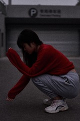 366902