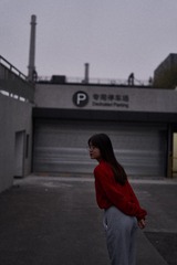 366900
