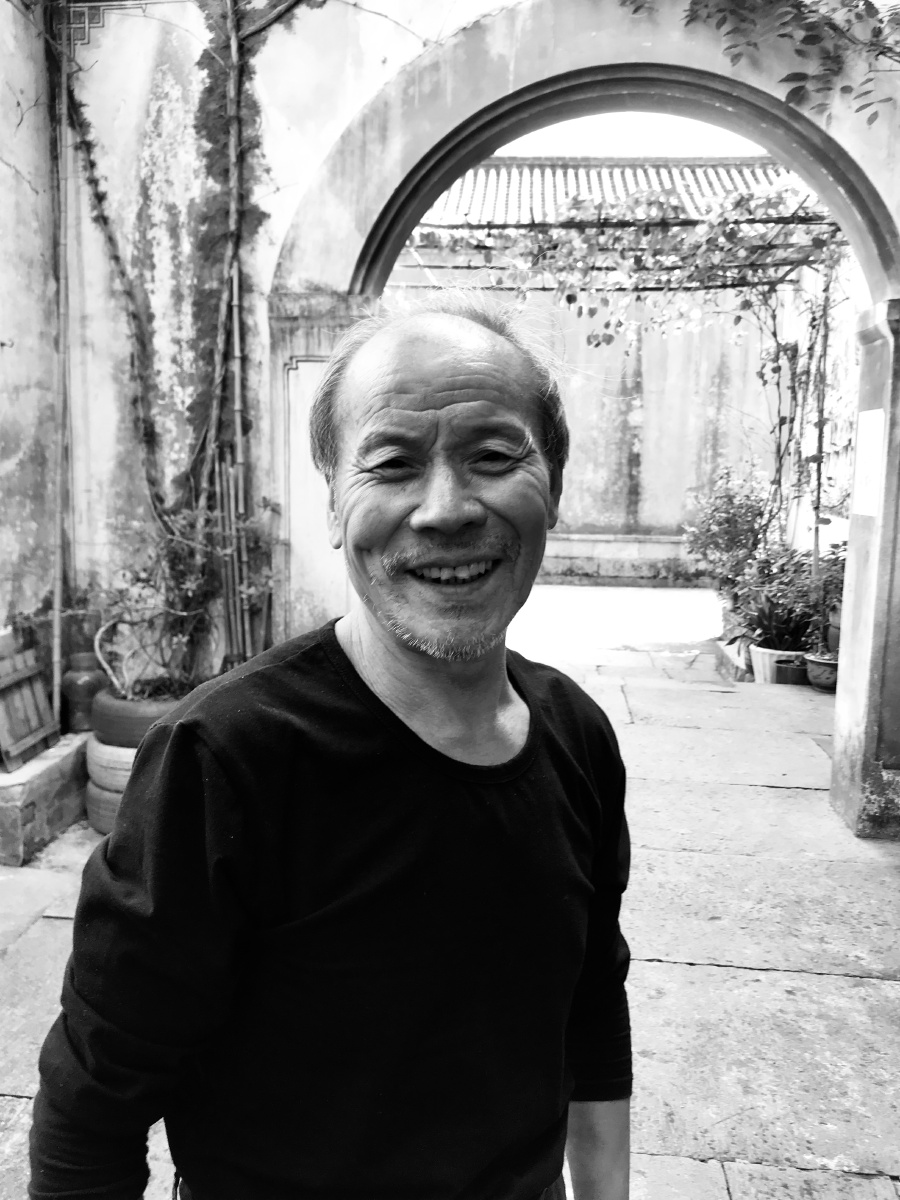 西湖落日余晖的野鸭临安河桥古镇