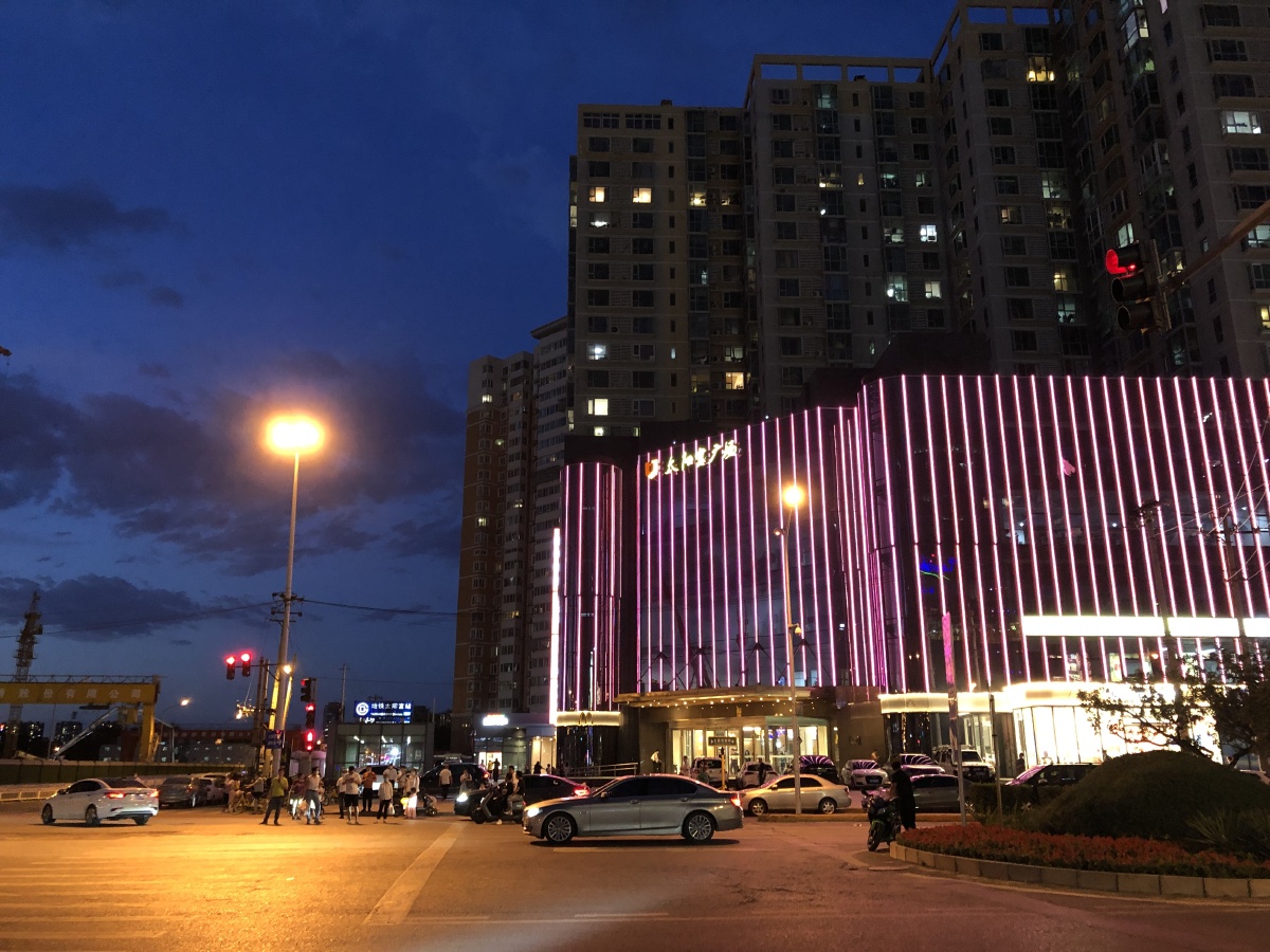 太阳宫商圈和建设中的17号线地铁太阳宫站