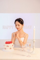 154082