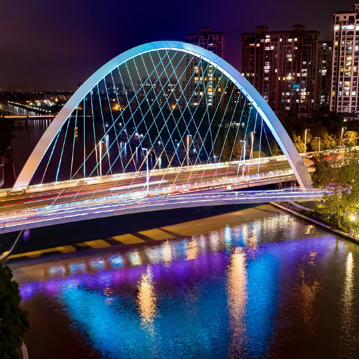 夜幕下的虹桥