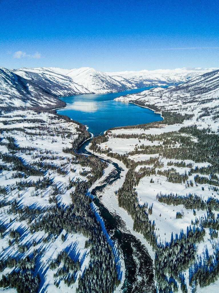 北疆之美！<br />
在喀纳斯被暴雪困住三天，终于绝望之时雪过天晴，虽然温度低于安全飞行温度，但是冒着炸机的风险还是飞了一把，不虚此行了。