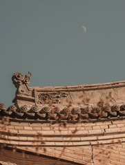 105070
