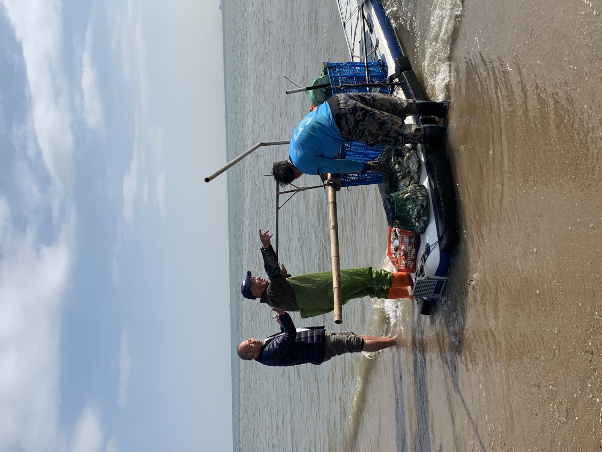 打渔归来厦门会展中心海域渔民们收获满满快乐而归