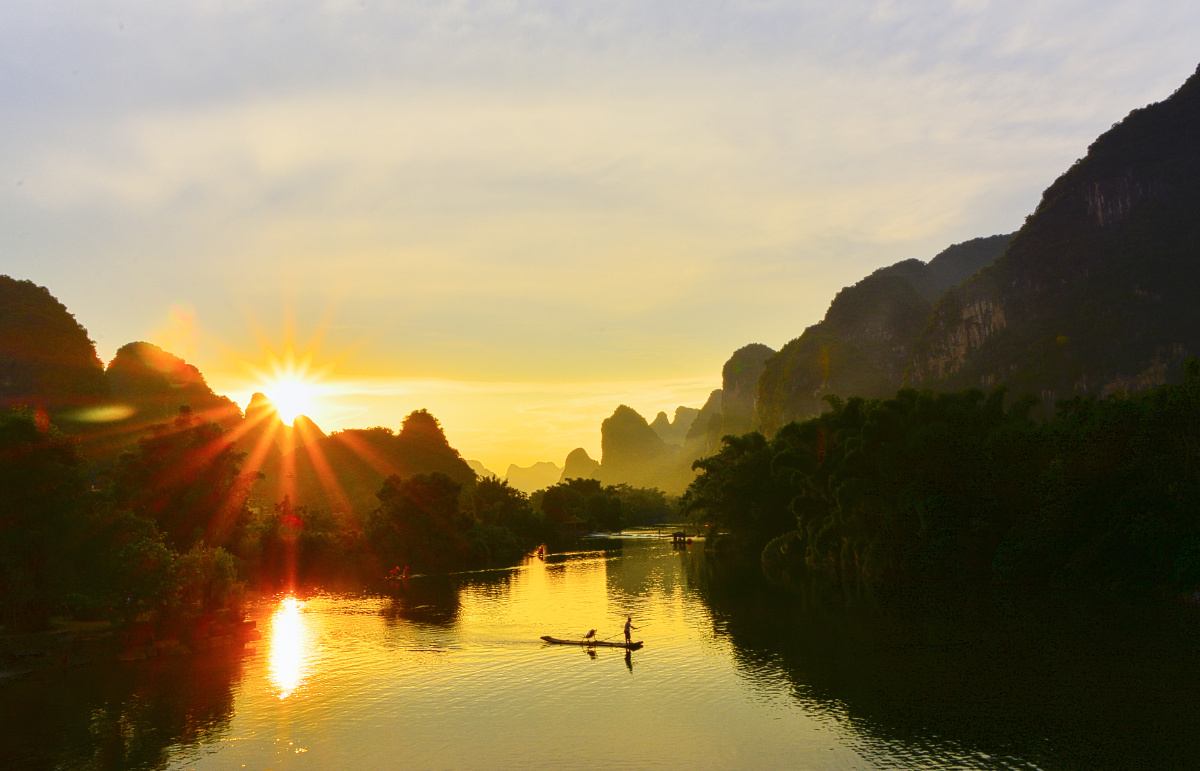 广西桂林漓江日落风景