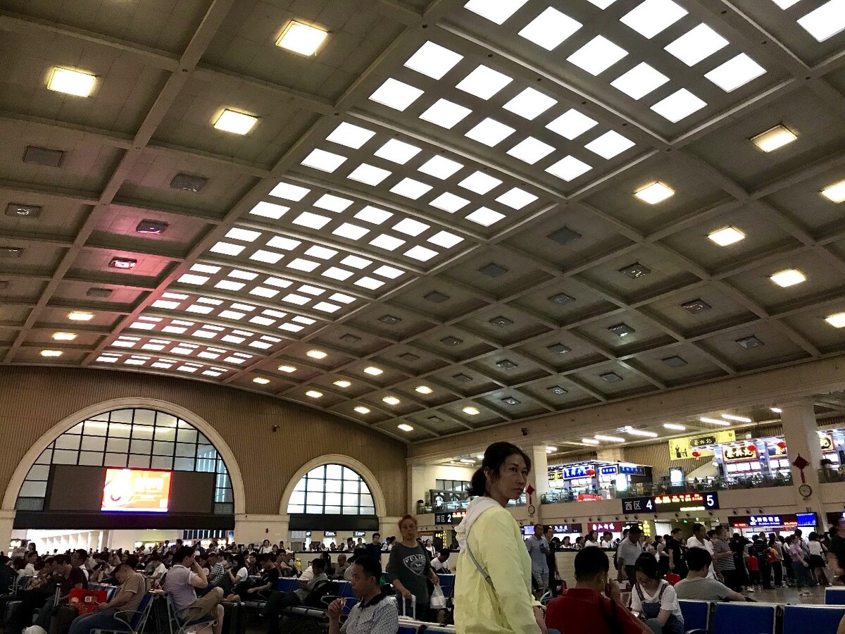 南昌昌北机场国内出发购物