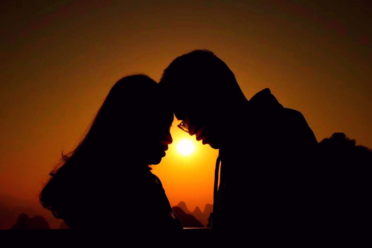 相公山看日出时偶遇的一对情侣帮他们拍了几张祝福他们的爱情和凌晨五