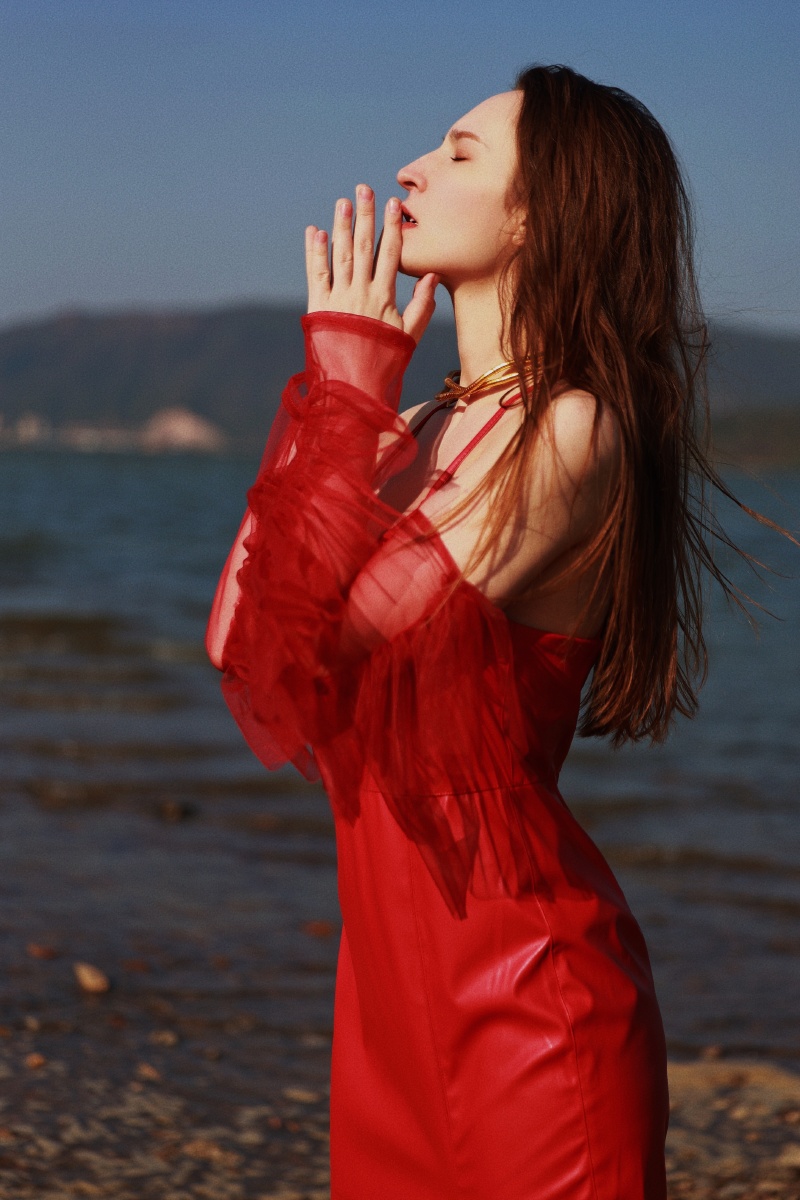 大片预告冬天里的红很久没有拍红色了没有想到天气放