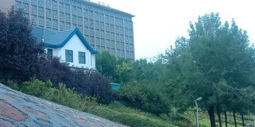 977693