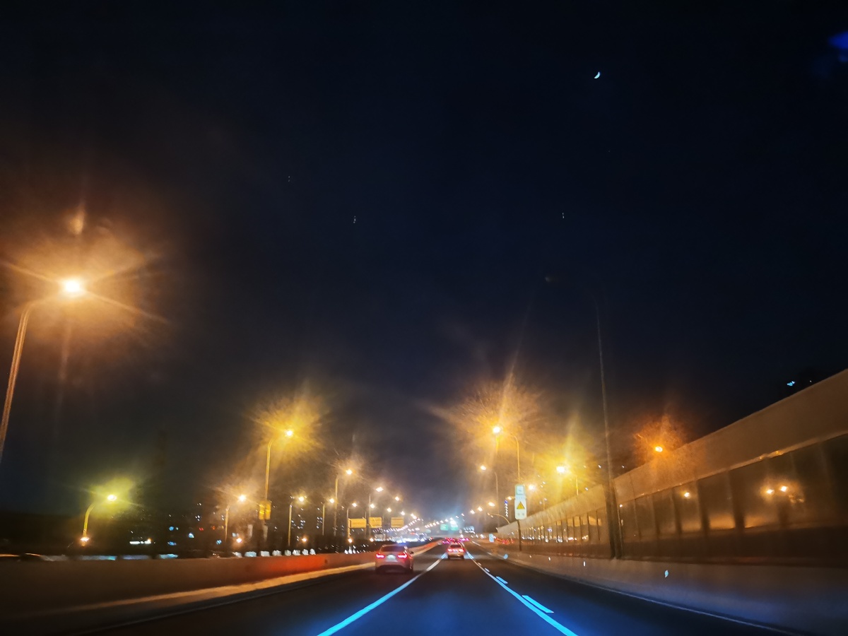夜晚的高架