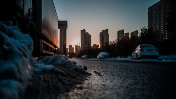 25763