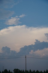 586877