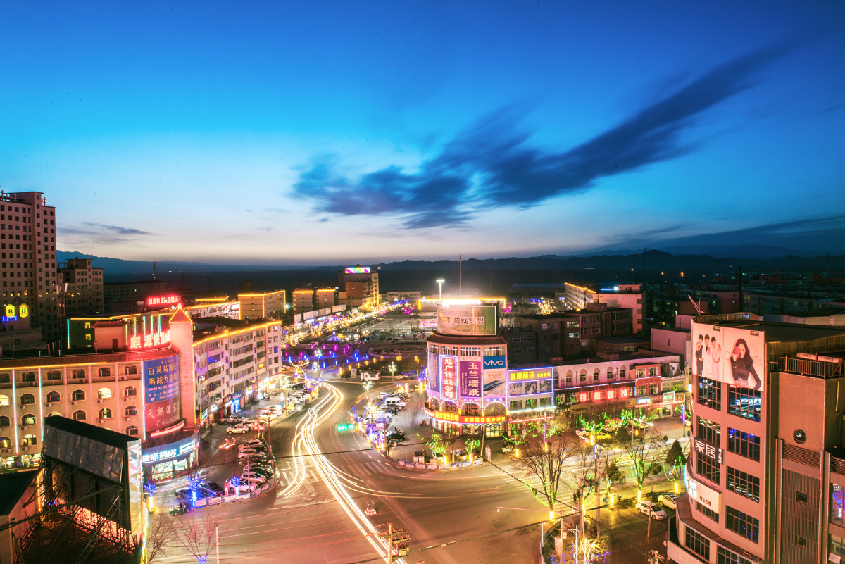 北方小县城的夜景