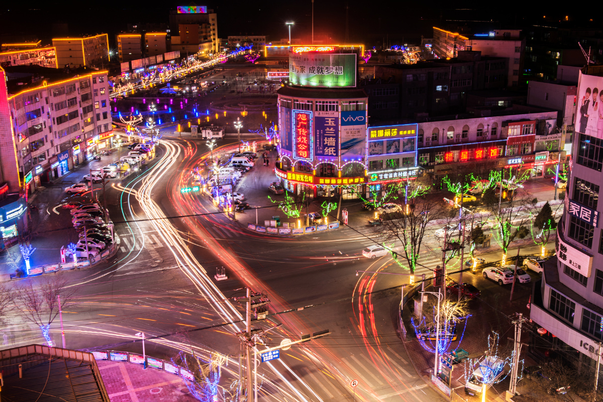 北方小县城的夜景