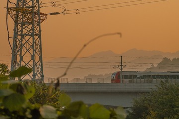 327484