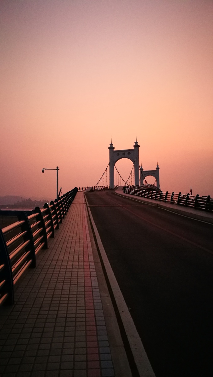 斜阳若影金湾桥