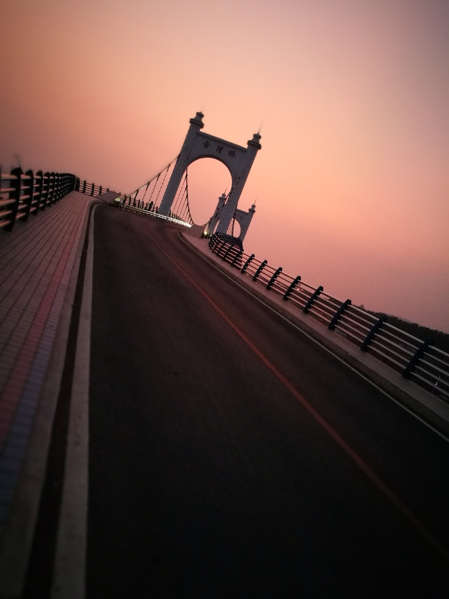 斜阳若影金湾桥