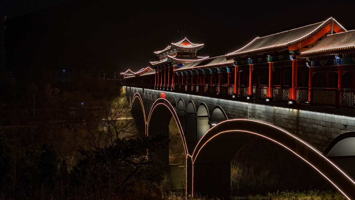 冬夜下的安澜桥带着雾气没有那么通透依旧很美