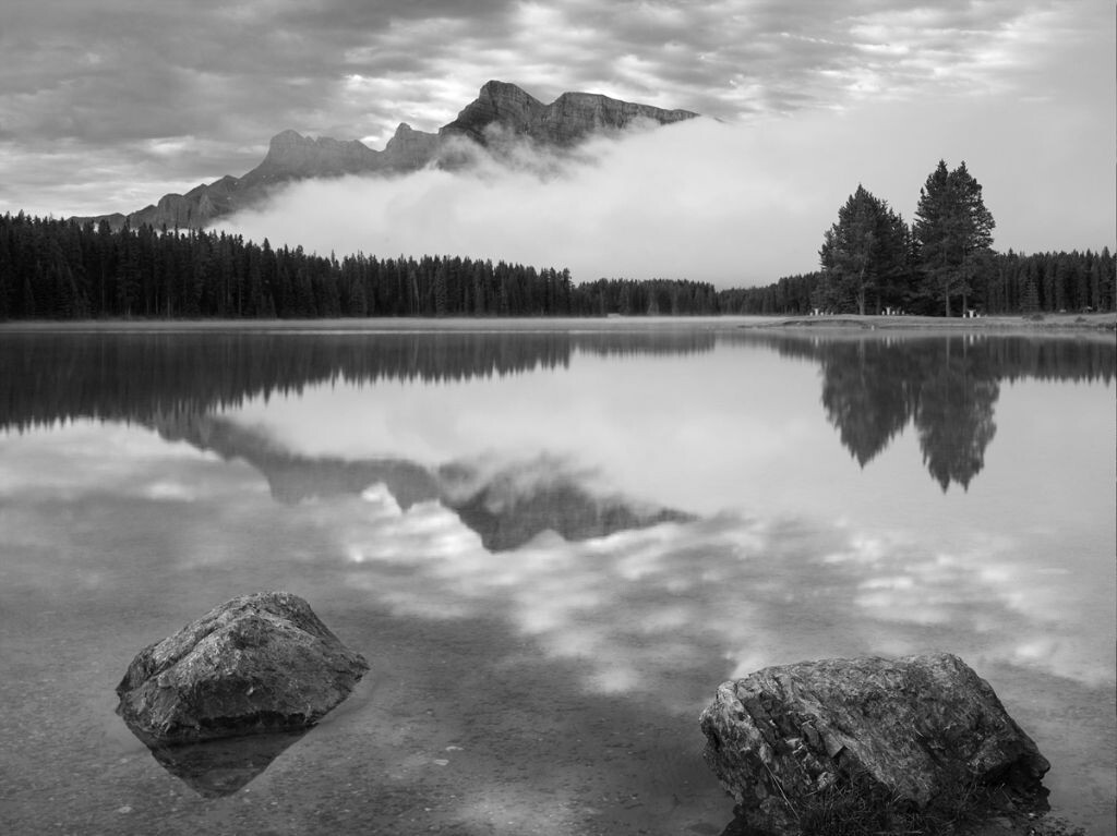 清晨,Two Jacks Lake,班芙.<br />
Arca+飞思Iq160,罗顿斯德Hr40mm,暖调Cpl.