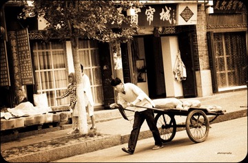 拉车小伙（缩）.jpg