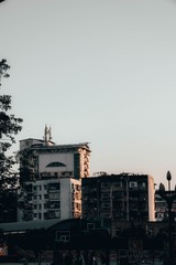 598403