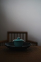 100562