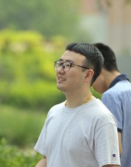 405832