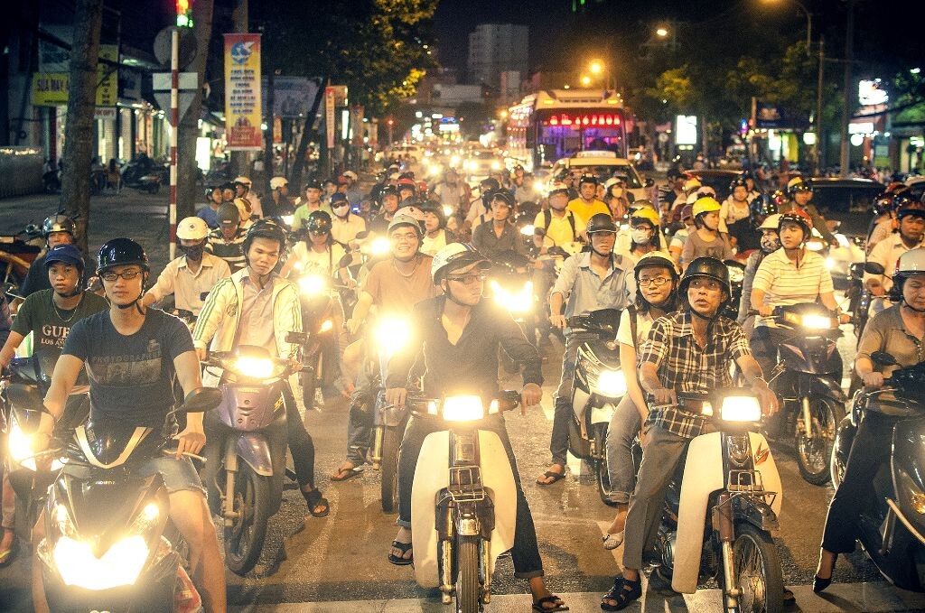 hello 摩托<br />
越南是典型的两轮国度，而胡志明市则是这个摩托国度的代表。我见到他们只能叫一句：hello！moto！