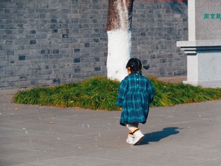 438618