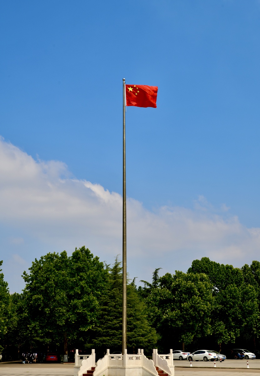 五星红旗迎风飘扬 - 谛观无别异 - 图虫