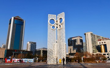 153144