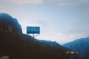 412589