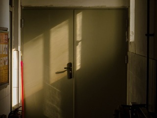 190033