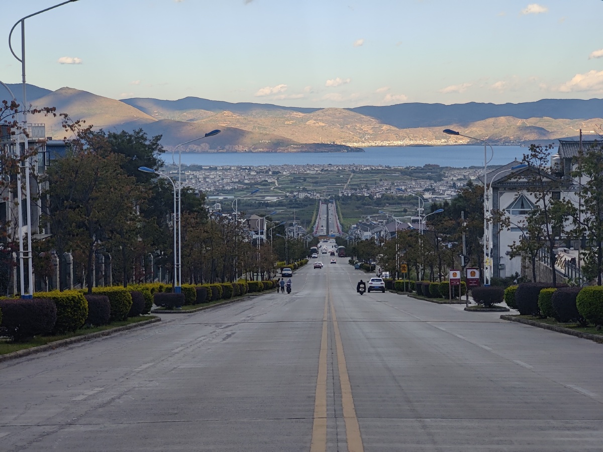 大理最美公路弘圣路