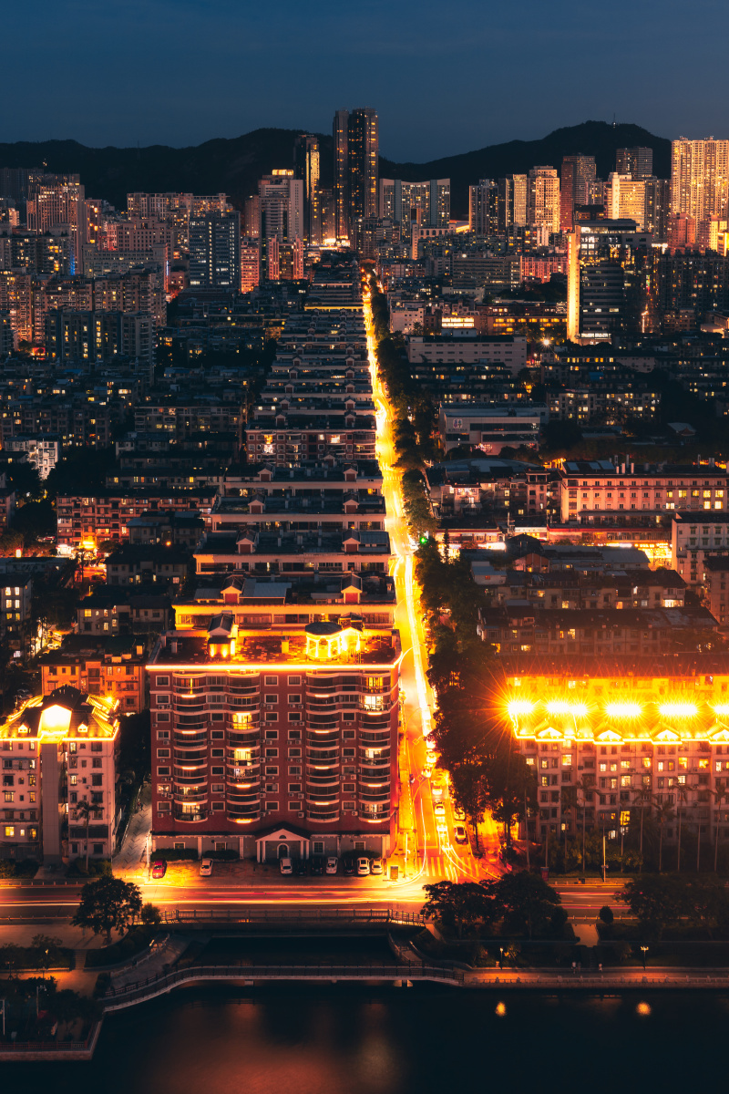 灯火通明的城市