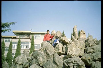 假山の微笑