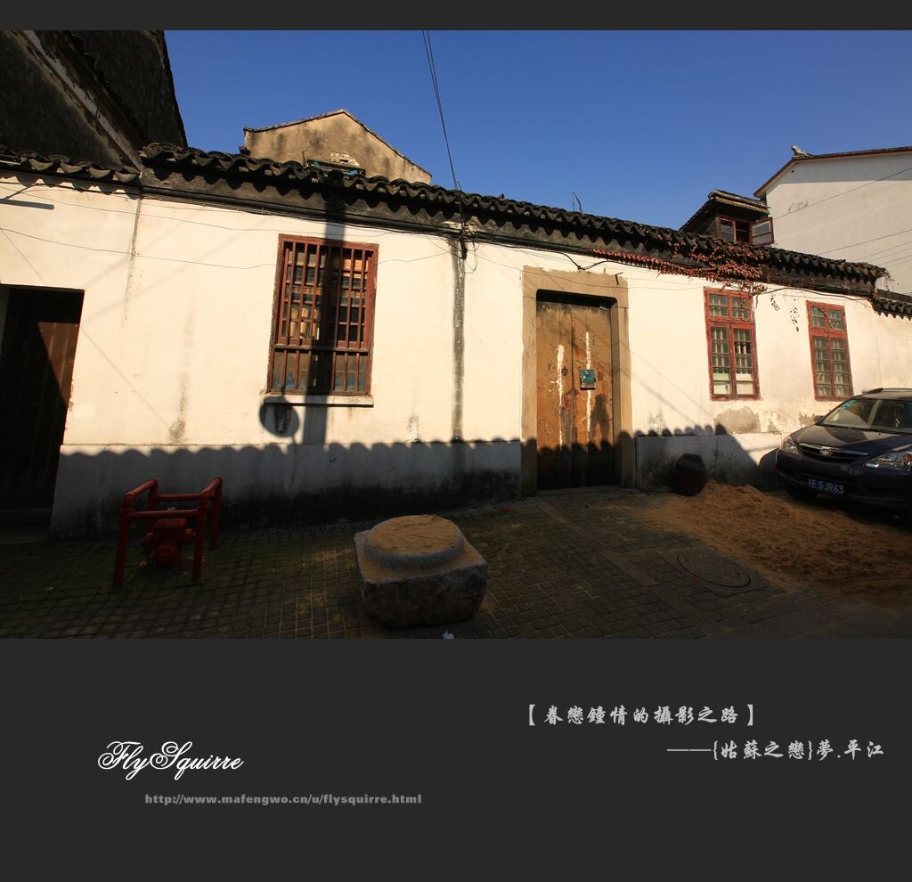 认识苏州平江路是在2003年的平江路入选首批十大中国历史文化名街开始。从各大媒体上的介绍中了解到这条路。久居都市的我,对苏州平江路大批老式民宅保持着原有的建筑风貌很感兴趣,只是一直没前去探寻过。