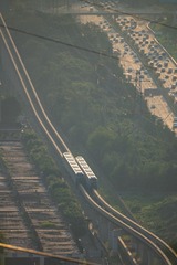 317585
