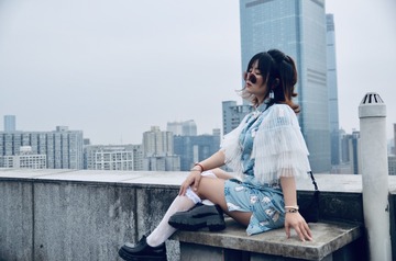 001
