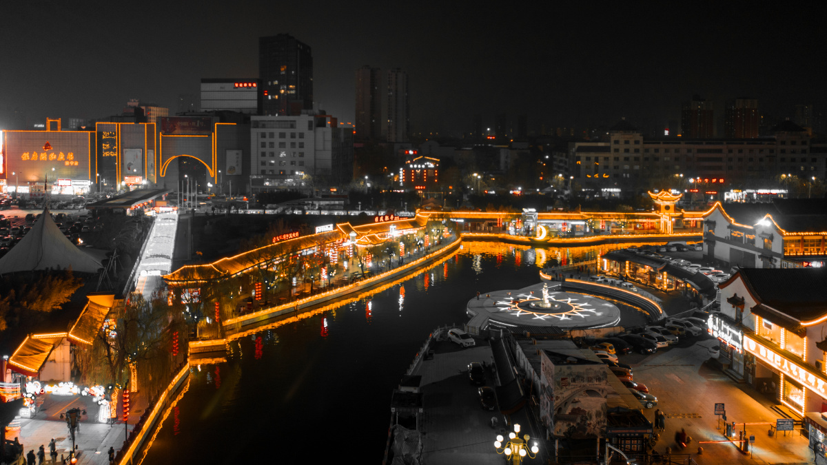 运河夜景京杭运河穿越山东济宁市沿岸名胜古迹与高楼交相辉映璀璨夜色