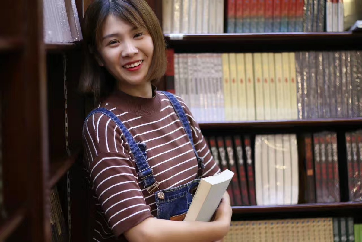 向前跑迎着冷眼和嘲笑